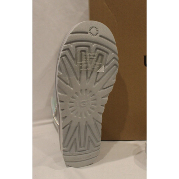 UGG CLASSIC SHORT IRIDESCENT GLACIER‎ GREY WOMEN'S BOOTS - Picture 7 of 7